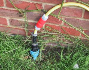 Connection between the ground pipe and garden hose